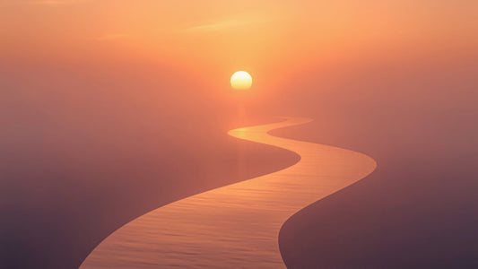 Un camino sinuoso de luz dorada sobre aguas tranquilas al amanecer