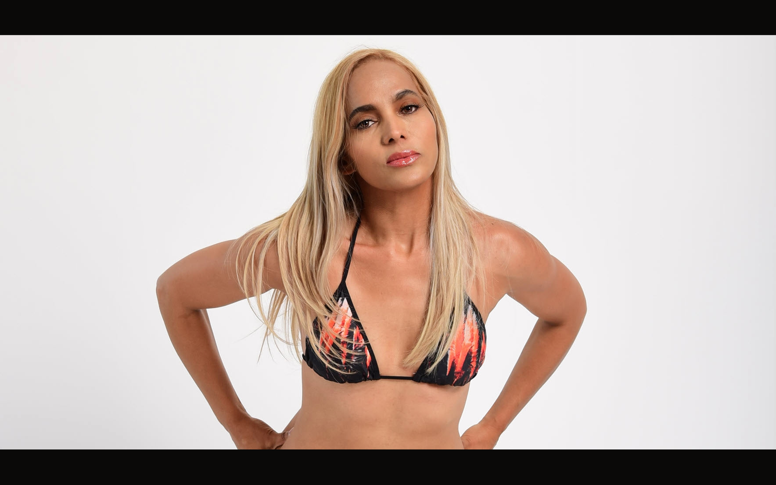 signature-slideshow-blonde-padded.png