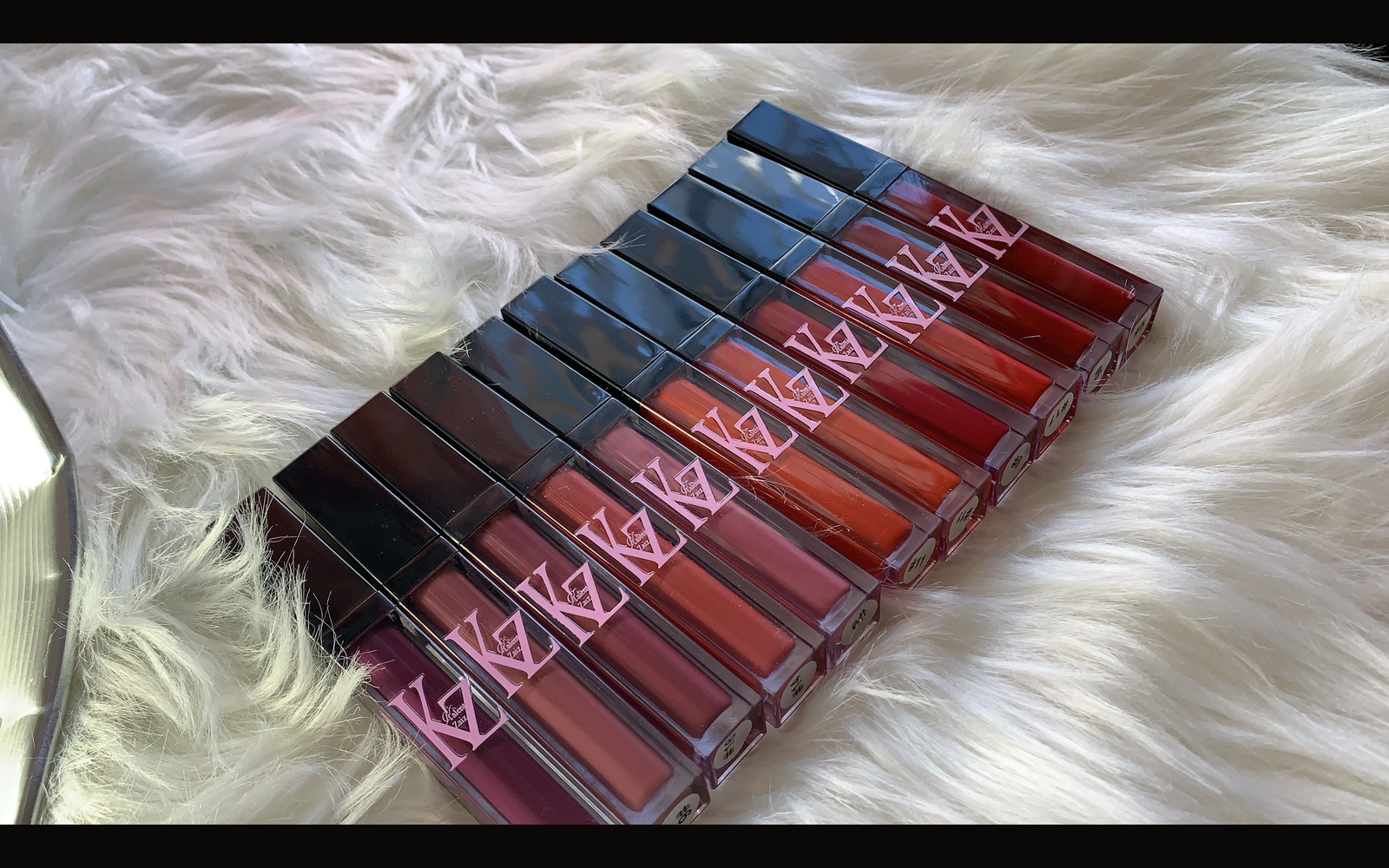 signature-slideshow-lipstick-padded.png