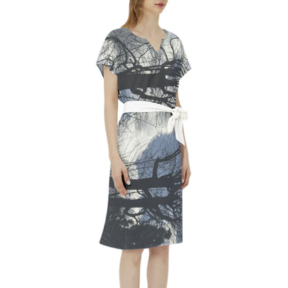 Sleeveless Notch Neck Casual Dress with Belt By Kalent Zaiz Chiffon, Fabric has slight stretch Batwing sleeve, Notched neck, Belt tie waist, Straight hem, Tunic, Casual dress This batwing sleeve midi dress is suitable for party, vacation, outdoor, traveling, festival, date, homecoming, office, picnic, shopping wear and so on Model is 5'8.9"/175cm(B:31.89"/81cm, W:23.62"/60cm, H:34.65"/88cm) and wearing a size Small; Designed to have a regular fit Machine Washable; Do Not Bleach
